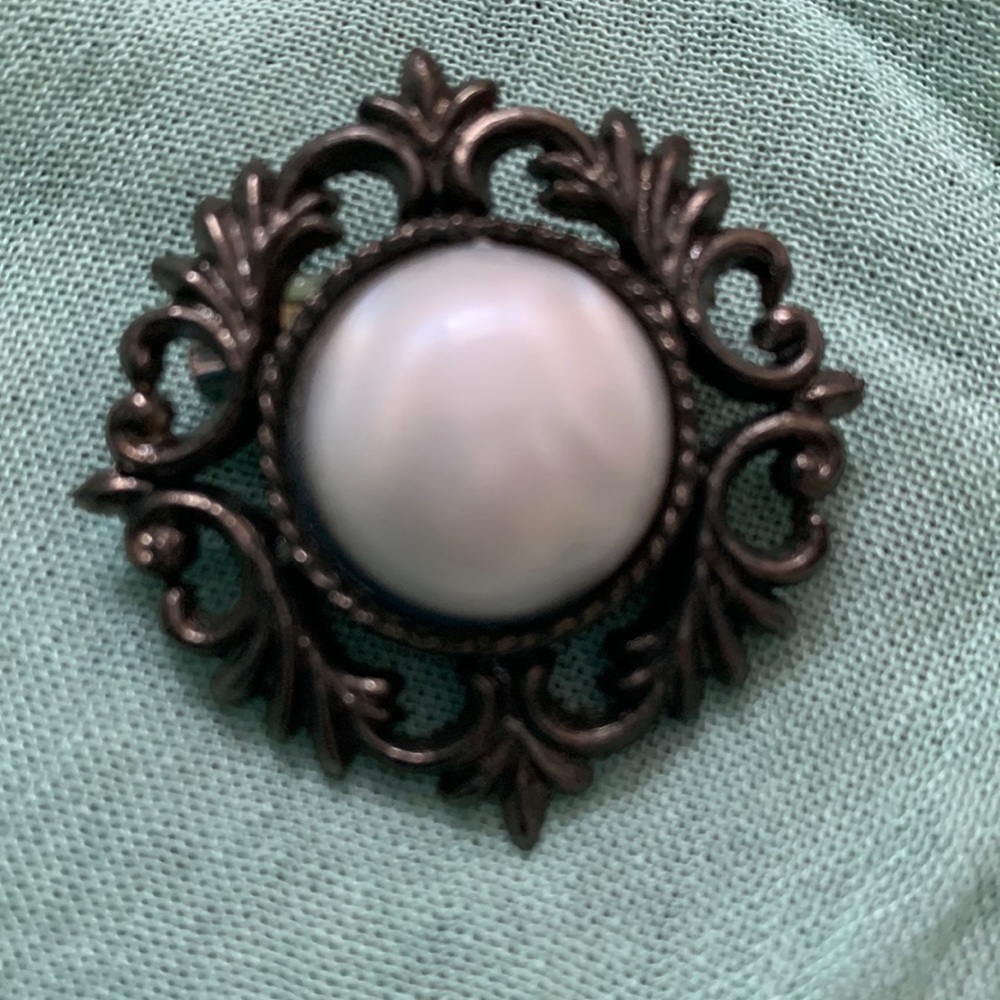 Vanilla Swirl Brooch